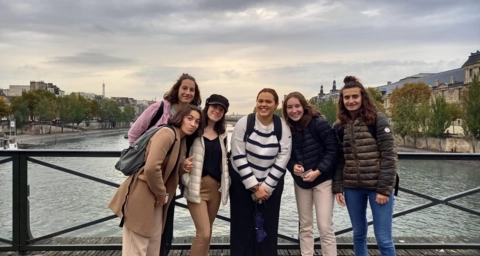 devant l'île de la cité à Paris.